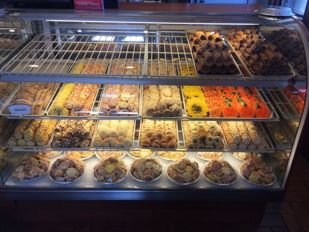 Traub's Bakery: 1020 Lincoln Avenue, Prospect Park, PA 19076